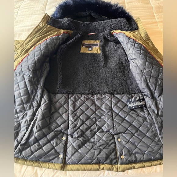 NWOT Tommy Hilfiger Water Resistant Faux Fur Trim Hood Puffer Coat M Green/Blue - Picture 10 of 15